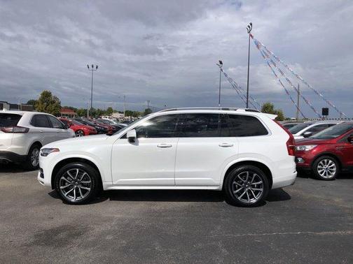 2019 Volvo XC90 T6 Momentum