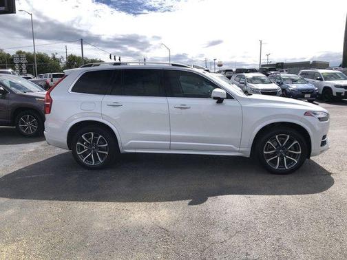 2019 Volvo XC90 T6 Momentum