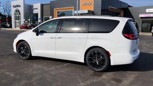 Bright White Clearcoat 2026 Chrysler Pacifica Select