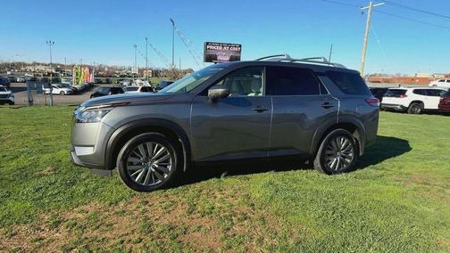 2025 Nissan Pathfinder SL