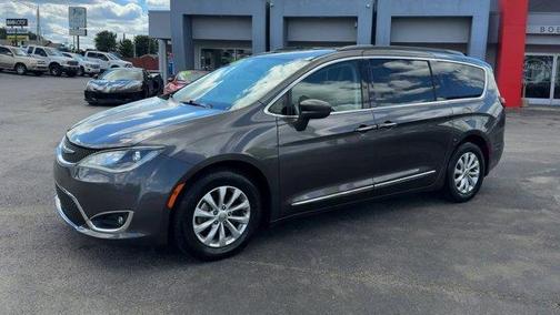 Granite Crystal Clearcoat Metallic 2017 Chrysler Pacifica Touring-L