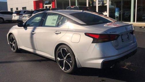 2025 Nissan Altima SR