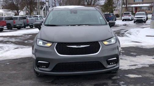 2023 Chrysler Pacifica Touring-L