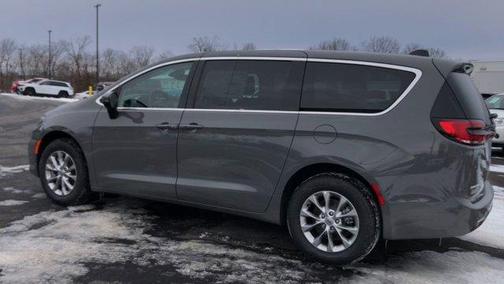 2023 Chrysler Pacifica Touring-L