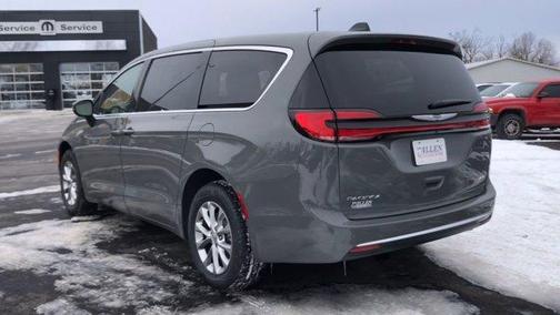 2023 Chrysler Pacifica Touring-L