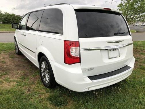 2014 Chrysler Town & Country Touring-L