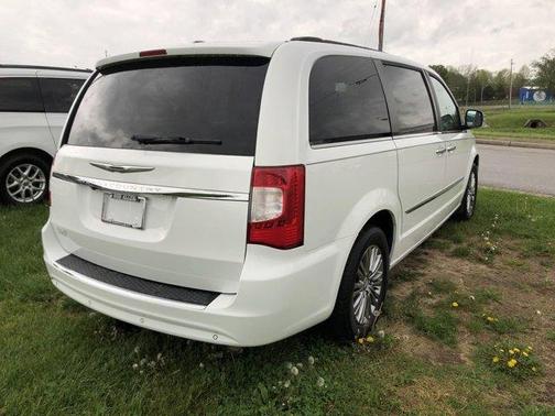 2014 Chrysler Town & Country Touring-L
