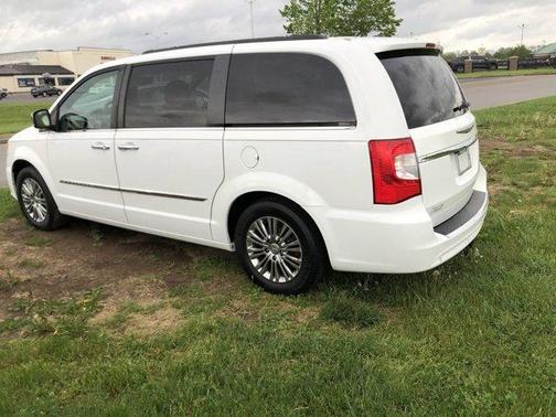 2014 Chrysler Town & Country Touring-L