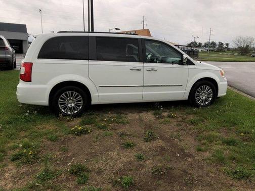 2014 Chrysler Town & Country Touring-L