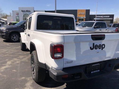 Bright White Clearcoat 2026 Jeep Gladiator Sport