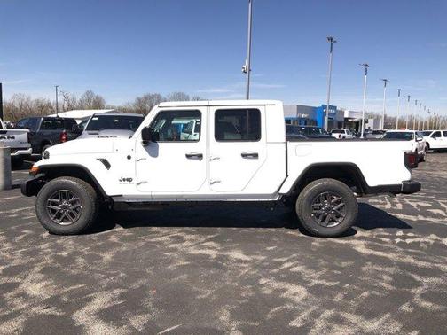 Bright White Clearcoat 2026 Jeep Gladiator Sport