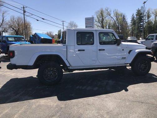 Bright White Clearcoat 2026 Jeep Gladiator Sport