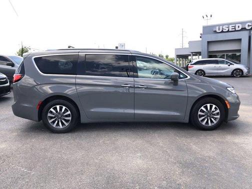 2021 Chrysler Pacifica Hybrid Touring L