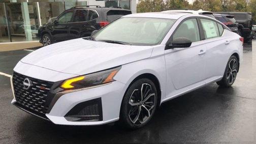 2025 Nissan Altima SR