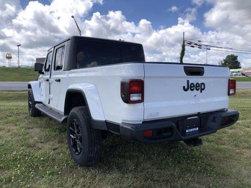 2022 Jeep Gladiator Sport