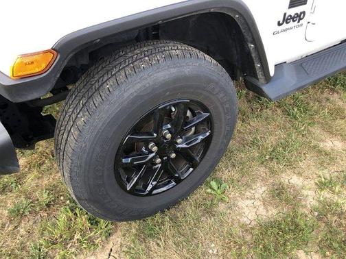 2022 Jeep Gladiator Sport