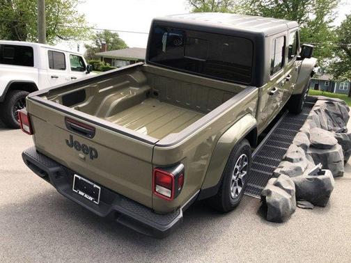 2025 Jeep Gladiator Sport
