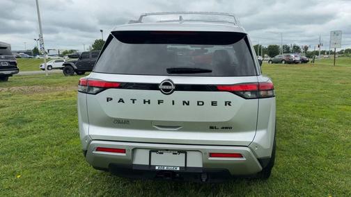 Brilliant Silver Metallic 2024 Nissan Pathfinder SL