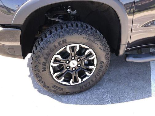 Dark Ash Metallic 2022 Chevrolet Silverado 1500 ZR2