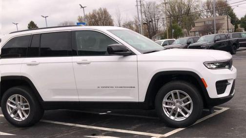 Bright White Clearcoat 2026 Jeep Grand Cherokee Laredo