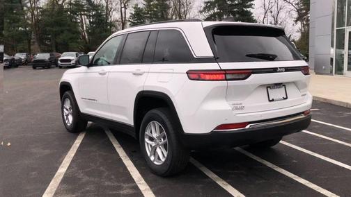 Bright White Clearcoat 2026 Jeep Grand Cherokee Laredo