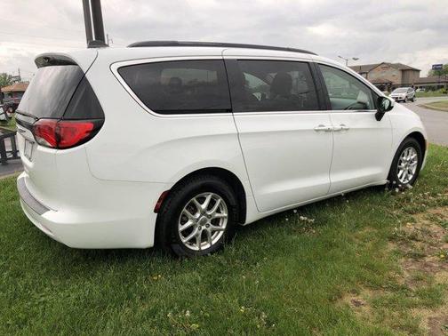 2021 Chrysler Voyager LXI