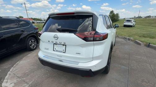 Everest White P 2026 Nissan Rogue SV