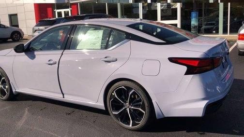 2025 Nissan Altima SR