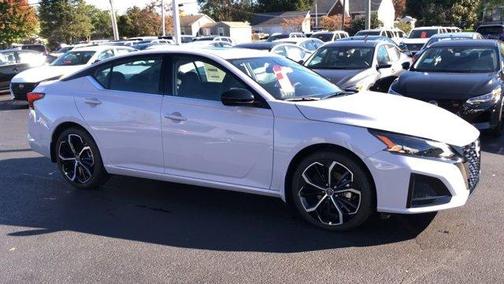 2025 Nissan Altima SR