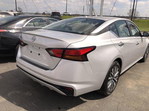 Brilliant Silver Metallic 2025 Nissan Altima SV