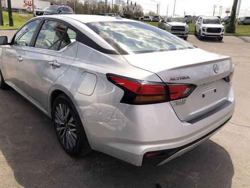 Brilliant Silver Metallic 2025 Nissan Altima SV