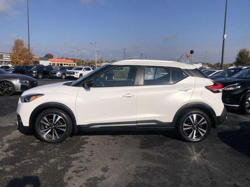 2020 Nissan Kicks SR