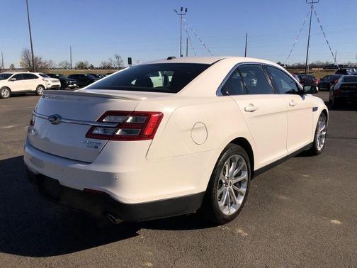 White 2018 Ford Taurus Limited