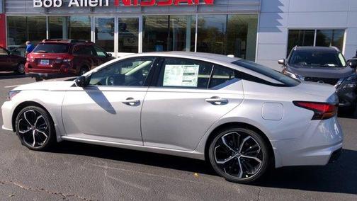 2025 Nissan Altima SR