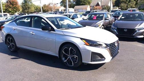 2025 Nissan Altima SR