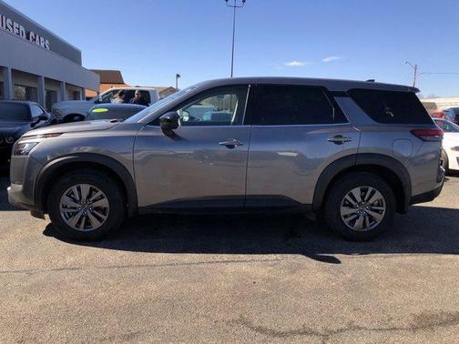 2025 Nissan Pathfinder S