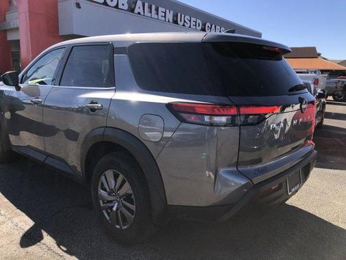 2025 Nissan Pathfinder S