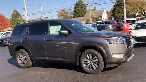 2025 Nissan Pathfinder SL