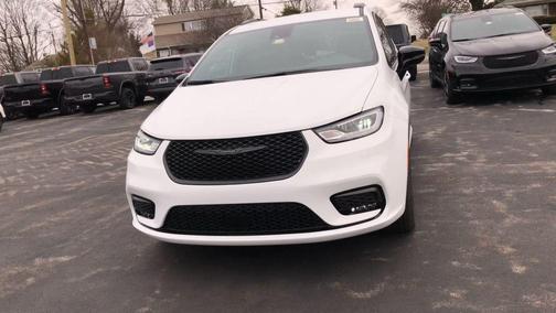 Bright White Clearcoat 2026 Chrysler Pacifica Select