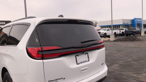 Bright White Clearcoat 2026 Chrysler Pacifica Select