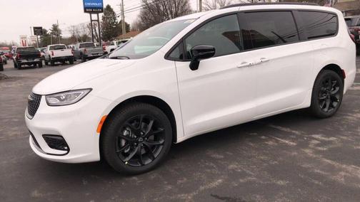 Bright White Clearcoat 2026 Chrysler Pacifica Select