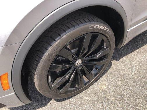 2021 Volkswagen Tiguan 2.0T SE R-Line Black