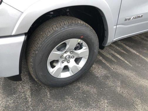 Silver Zynith 2026 RAM 1500 Big Horn/Lone Star