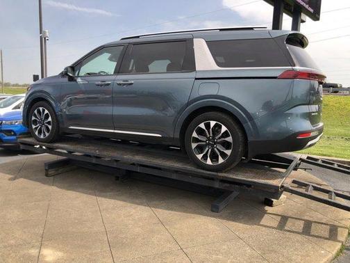 2023 Kia Carnival EX