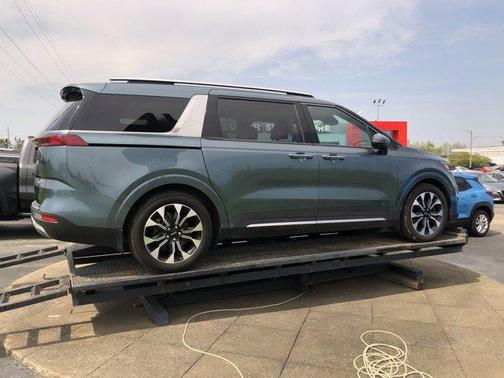 2023 Kia Carnival EX