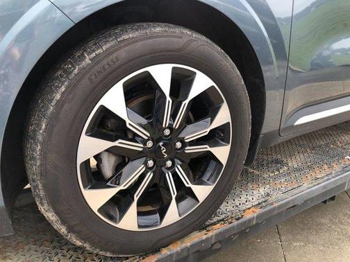 2023 Kia Carnival EX