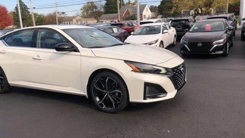 2025 Nissan Altima SR