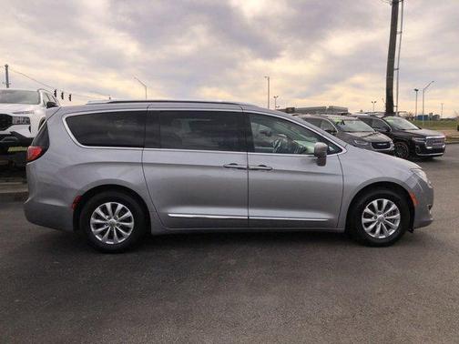 2018 Chrysler Pacifica Touring-L