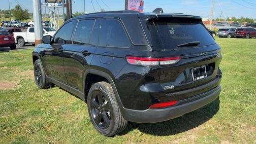 Diamond Black 2023 Jeep Grand Cherokee Altitude