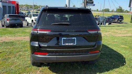 Diamond Black 2023 Jeep Grand Cherokee Altitude